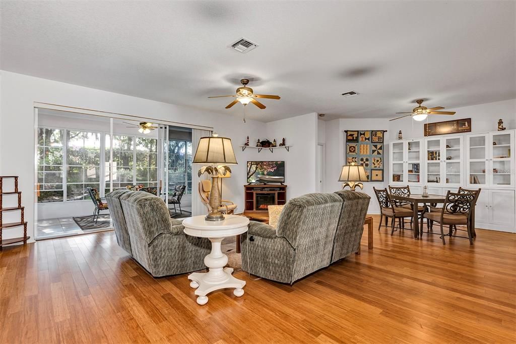 For Sale: $345,000 (3 beds, 2 baths, 1819 Square Feet)