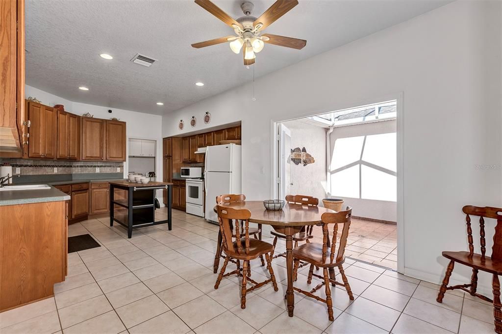 For Sale: $345,000 (3 beds, 2 baths, 1819 Square Feet)