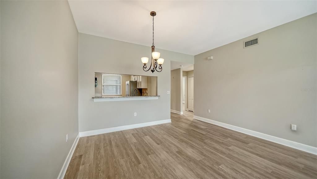 For Sale: $295,000 (2 beds, 2 baths, 1238 Square Feet)