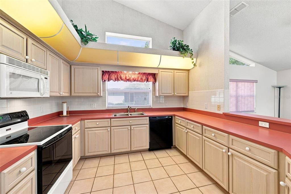 En Venta: $334,900 (2 camas, 2 baños, 1808 Pies cuadrados)