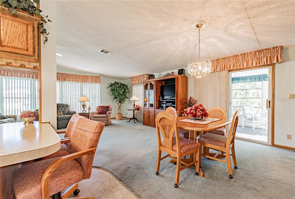 For Sale: $205,000 (2 beds, 2 baths, 1276 Square Feet)