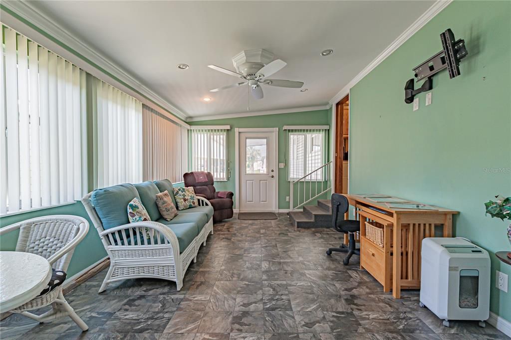 For Sale: $205,000 (2 beds, 2 baths, 1276 Square Feet)