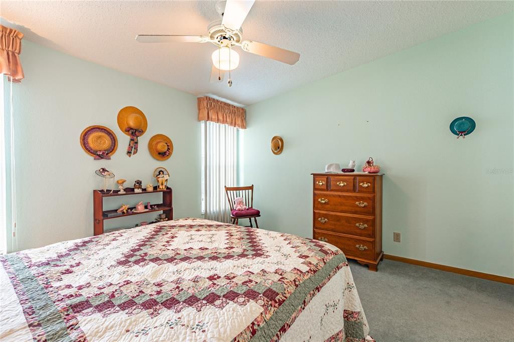 For Sale: $205,000 (2 beds, 2 baths, 1276 Square Feet)