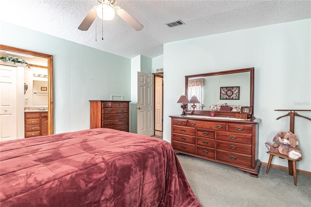 For Sale: $205,000 (2 beds, 2 baths, 1276 Square Feet)