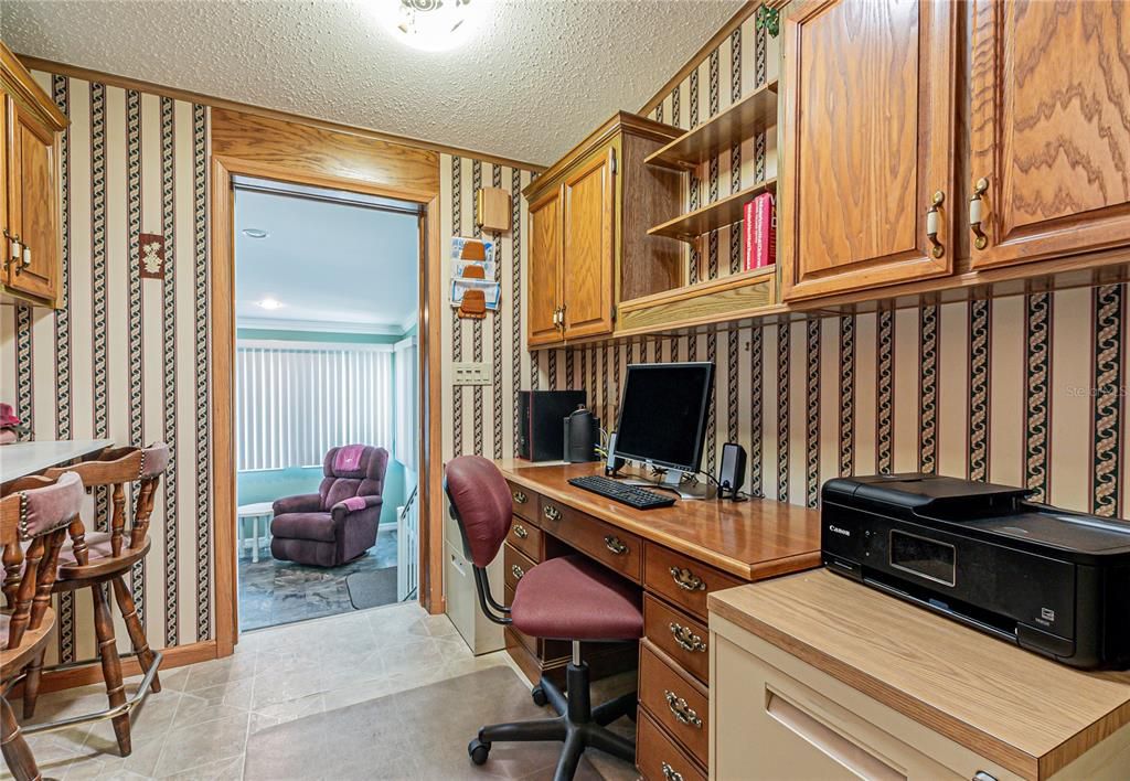 For Sale: $205,000 (2 beds, 2 baths, 1276 Square Feet)
