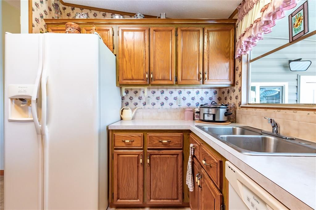 For Sale: $205,000 (2 beds, 2 baths, 1276 Square Feet)