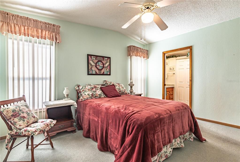 For Sale: $205,000 (2 beds, 2 baths, 1276 Square Feet)