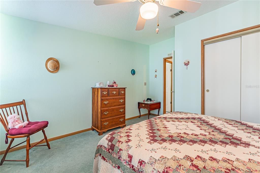 For Sale: $205,000 (2 beds, 2 baths, 1276 Square Feet)