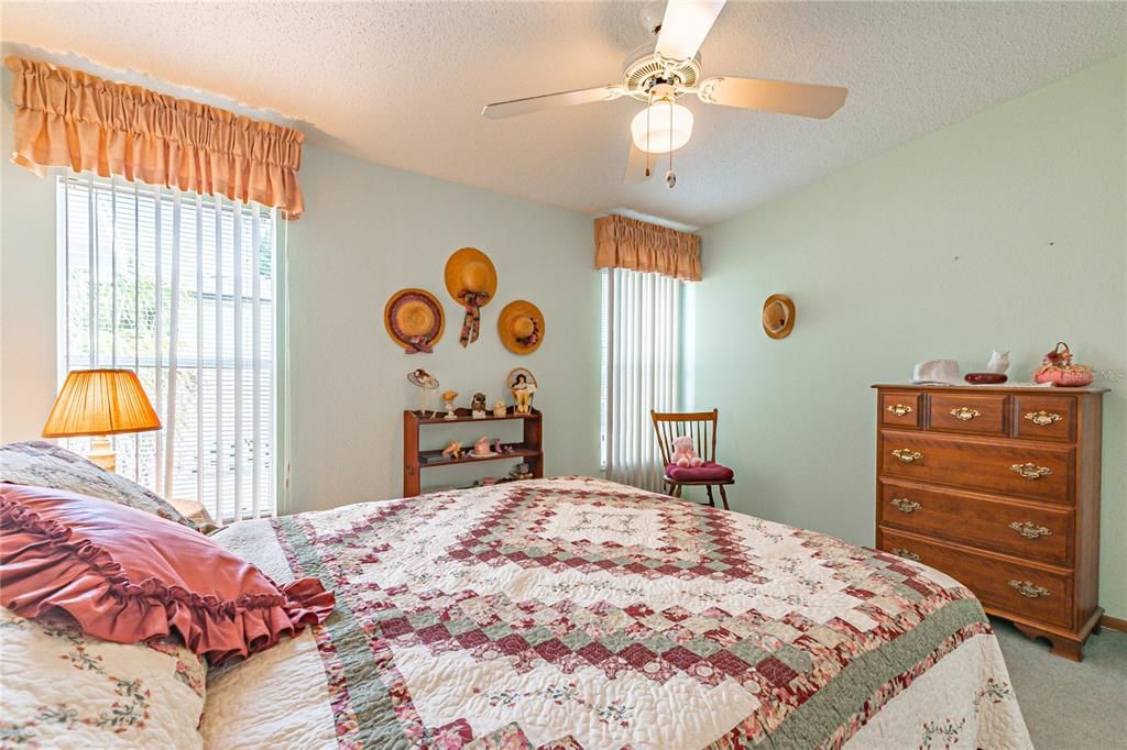 For Sale: $205,000 (2 beds, 2 baths, 1276 Square Feet)