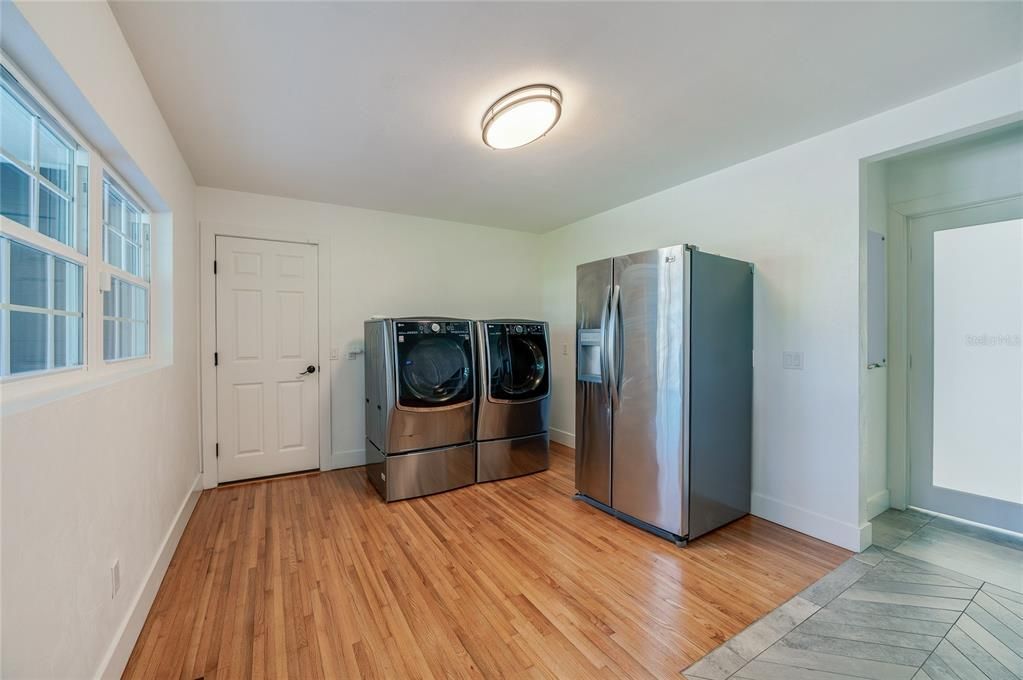 For Sale: $1,099,000 (5 beds, 4 baths, 3112 Square Feet)