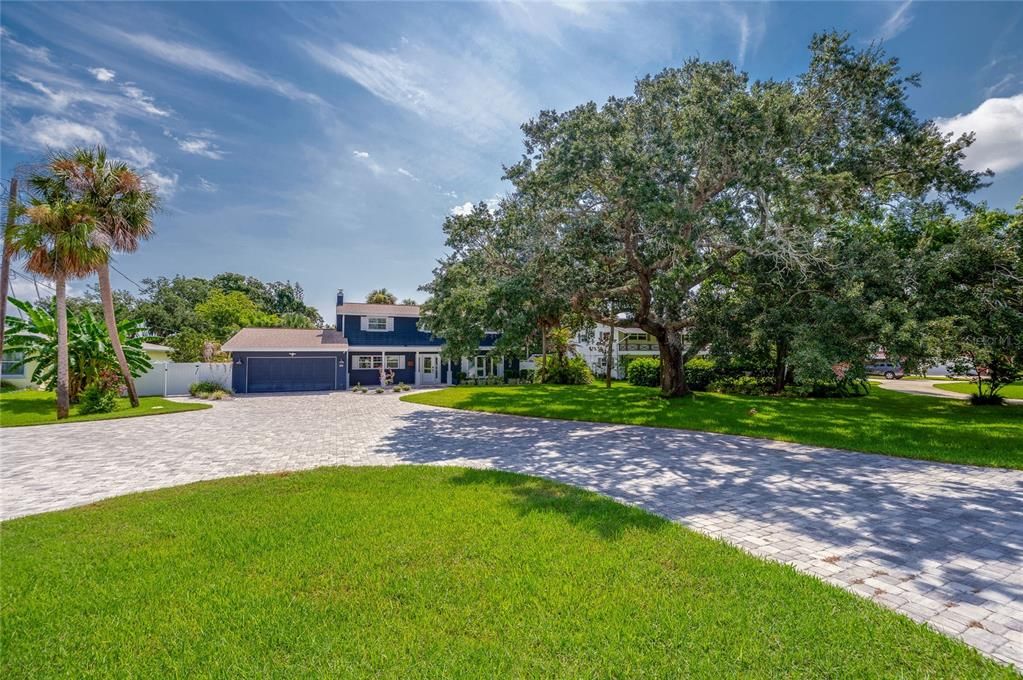 For Sale: $1,099,000 (5 beds, 4 baths, 3112 Square Feet)
