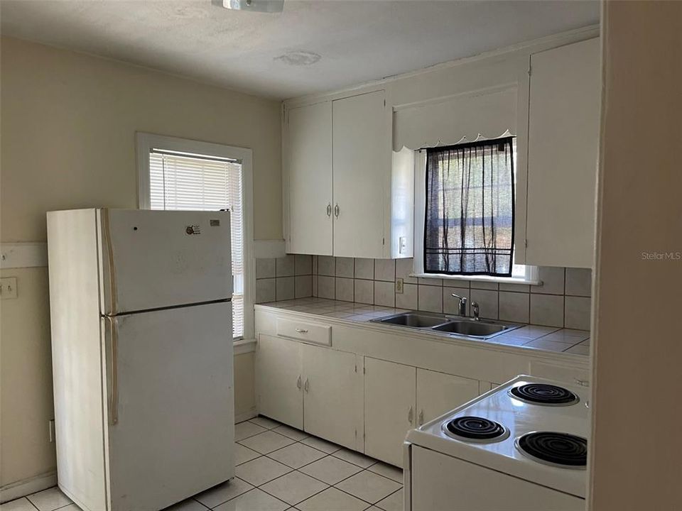 Active With Contract: $950,000 (6 beds, 0 baths, 2346 Square Feet)