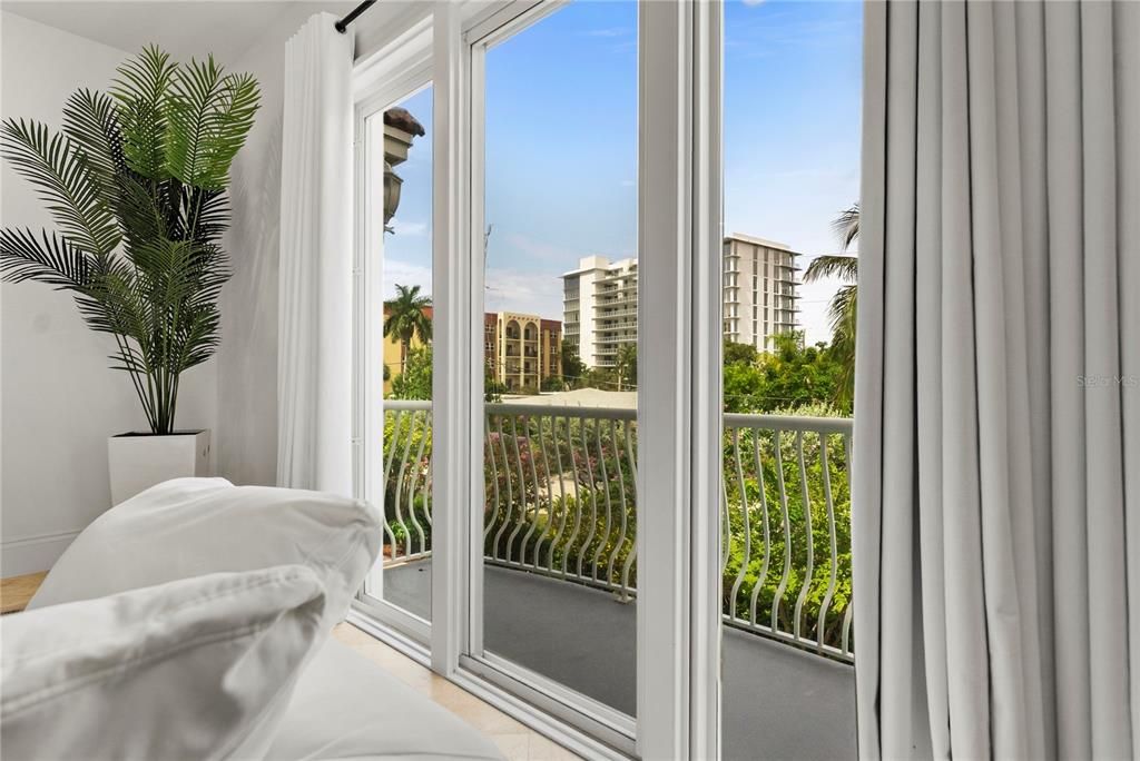 En Venta: $1,370,000 (3 camas, 3 baños, 2389 Pies cuadrados)