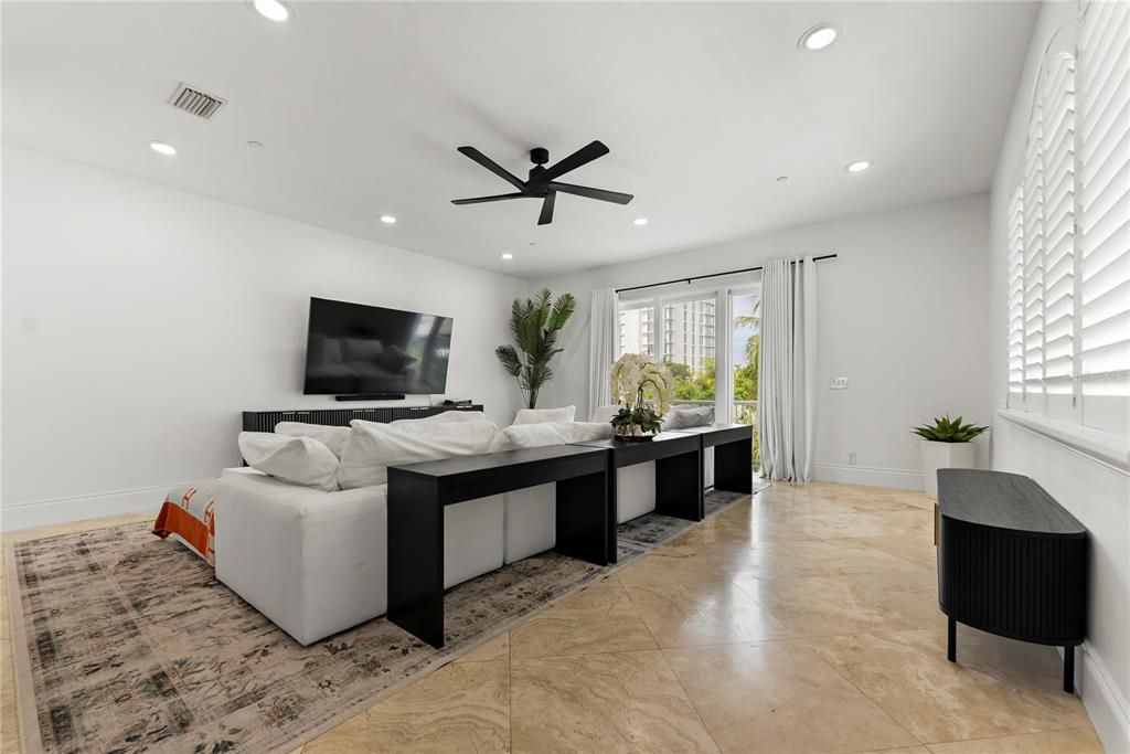 En Venta: $1,370,000 (3 camas, 3 baños, 2389 Pies cuadrados)
