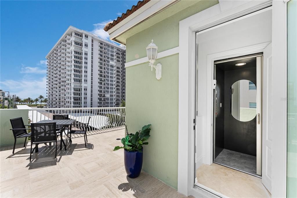 En Venta: $1,370,000 (3 camas, 3 baños, 2389 Pies cuadrados)