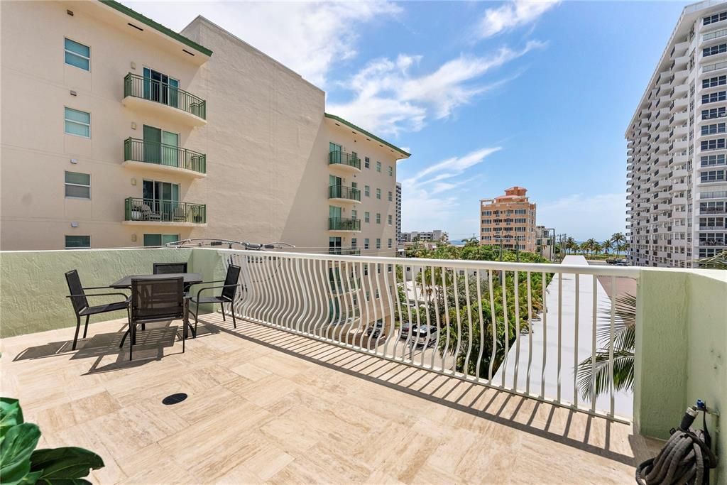 En Venta: $1,370,000 (3 camas, 3 baños, 2389 Pies cuadrados)