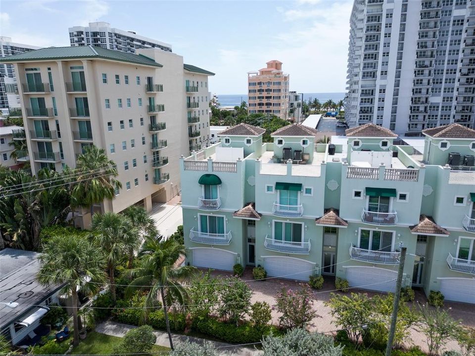 En Venta: $1,370,000 (3 camas, 3 baños, 2389 Pies cuadrados)