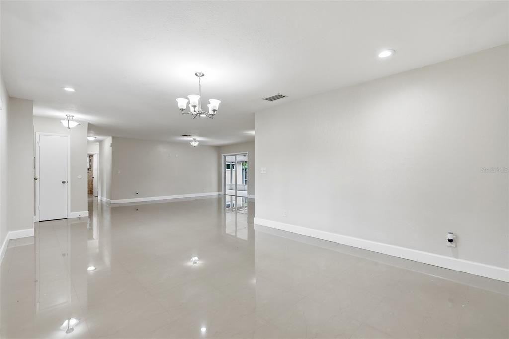For Rent: $2,600 (4 beds, 2 baths, 1809 Square Feet)