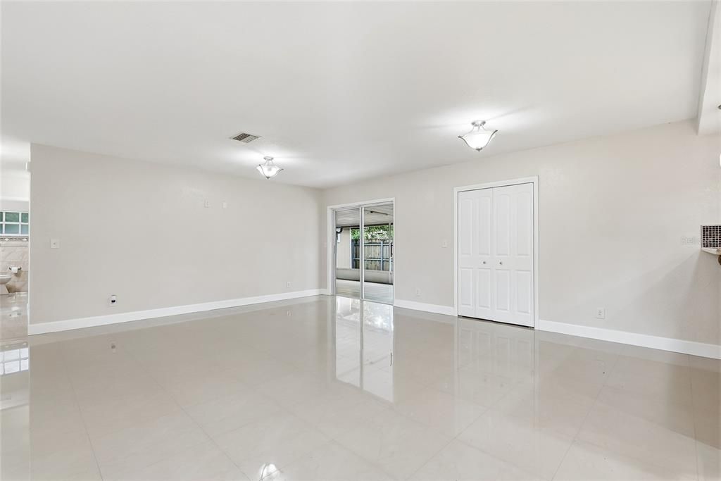For Rent: $2,600 (4 beds, 2 baths, 1809 Square Feet)
