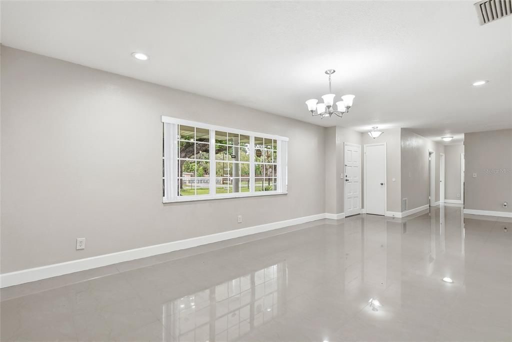 For Rent: $2,600 (4 beds, 2 baths, 1809 Square Feet)