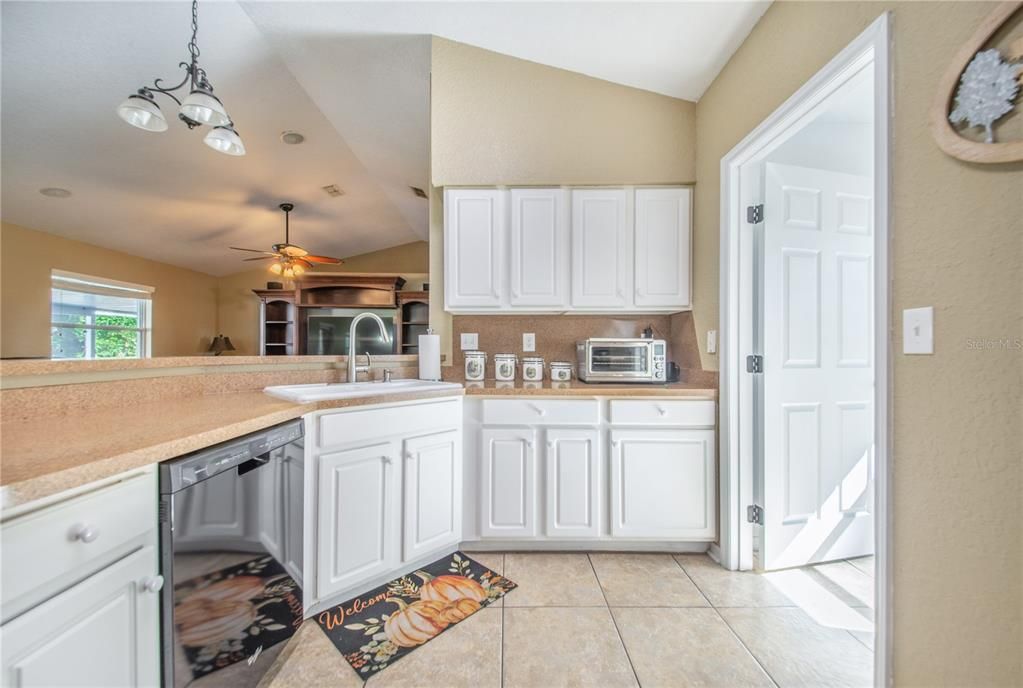 For Sale: $525,000 (4 beds, 3 baths, 2083 Square Feet)