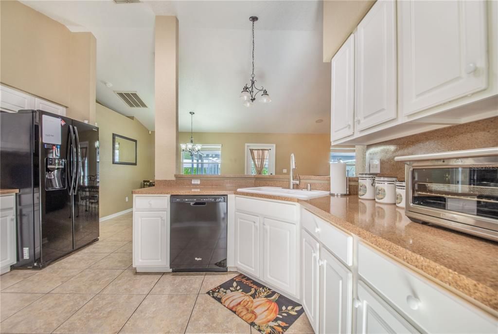 For Sale: $525,000 (4 beds, 3 baths, 2083 Square Feet)