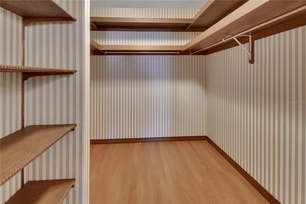 En Venta: $494,000 (4 camas, 2 baños, 2598 Pies cuadrados)