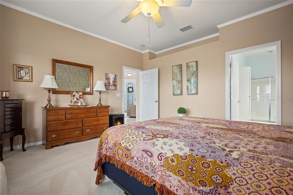 For Sale: $319,900 (2 beds, 2 baths, 1455 Square Feet)