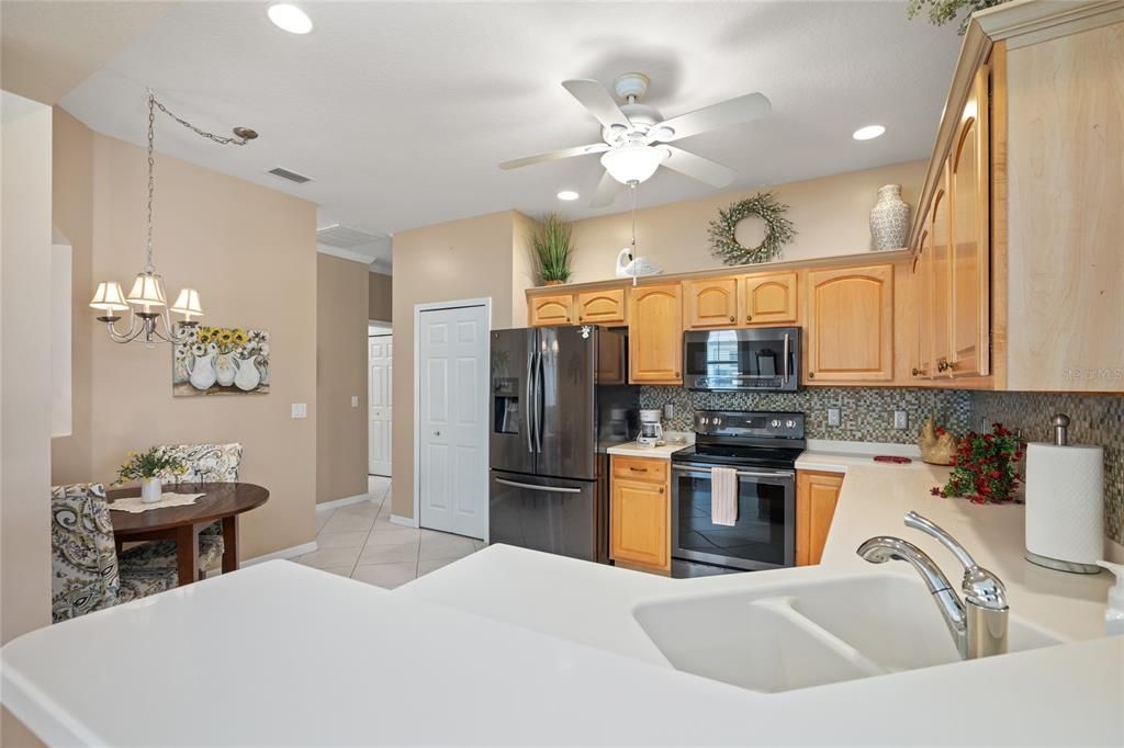 For Sale: $319,900 (2 beds, 2 baths, 1455 Square Feet)