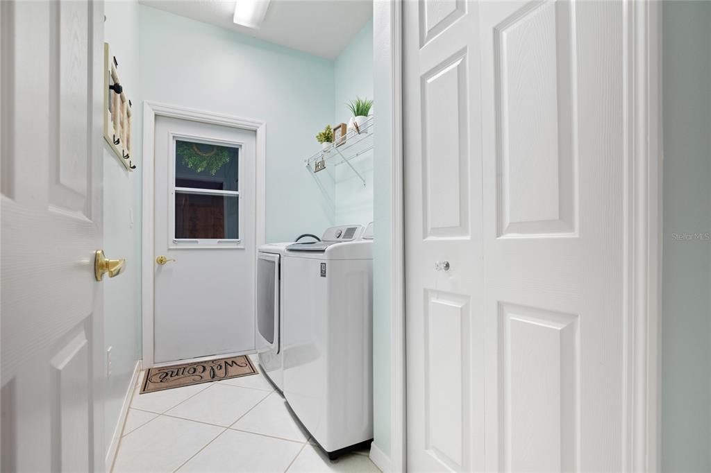 For Sale: $319,900 (2 beds, 2 baths, 1455 Square Feet)