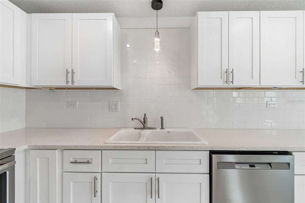 В аренду: $2,300 (1 спален, 1 ванн, 885 Квадратных фут)