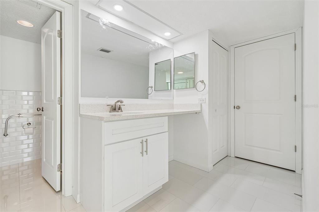 В аренду: $2,300 (1 спален, 1 ванн, 885 Квадратных фут)