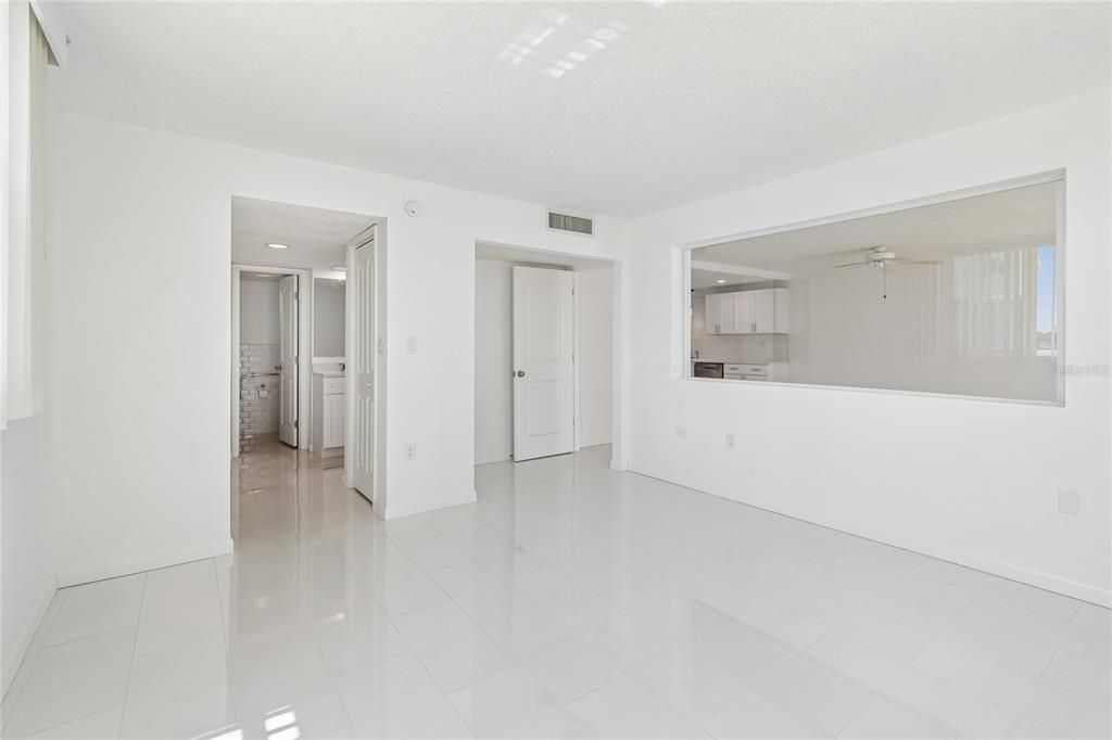В аренду: $2,300 (1 спален, 1 ванн, 885 Квадратных фут)