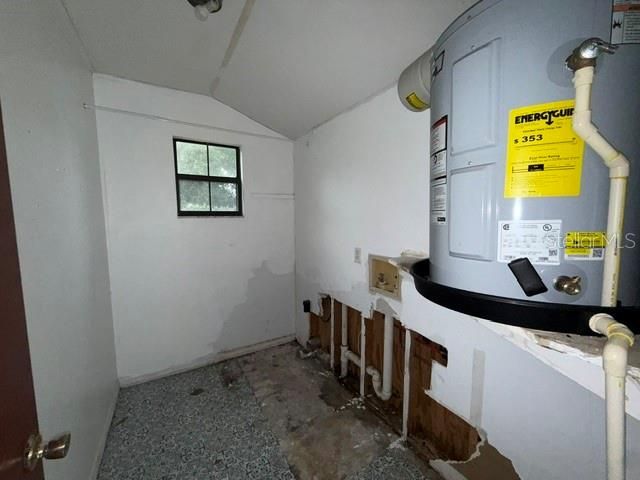 For Sale: $155,750 (2 beds, 2 baths, 1211 Square Feet)