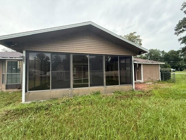 For Sale: $155,750 (2 beds, 2 baths, 1211 Square Feet)
