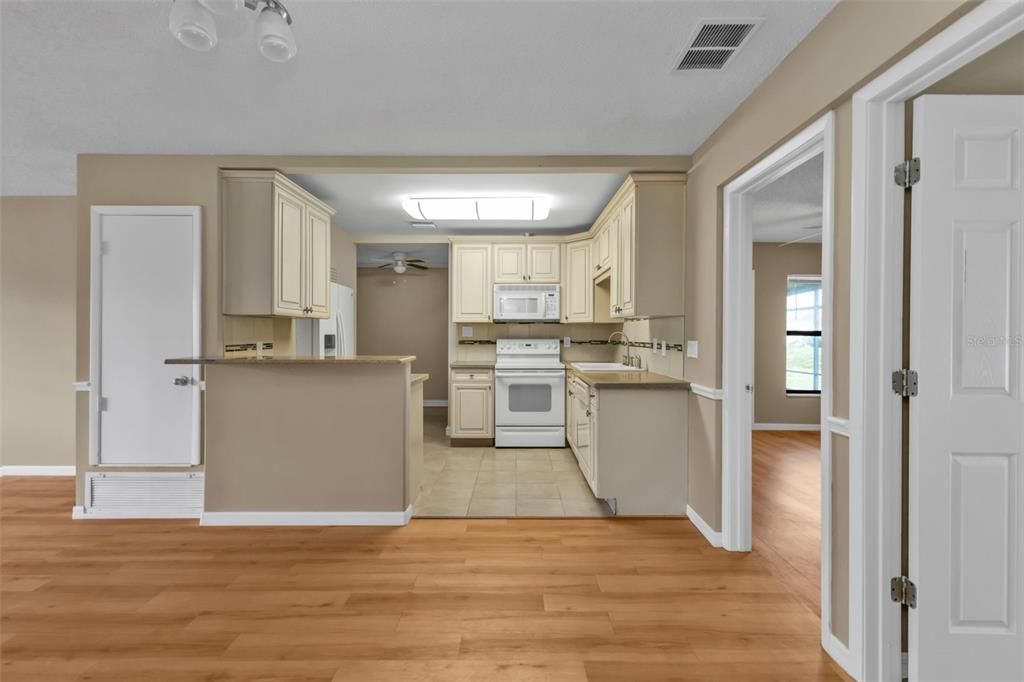 На продажу: $249,900 (3 спален, 2 ванн, 1517 Квадратных фут)