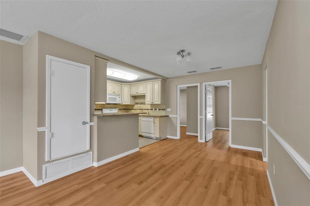 На продажу: $249,900 (3 спален, 2 ванн, 1517 Квадратных фут)