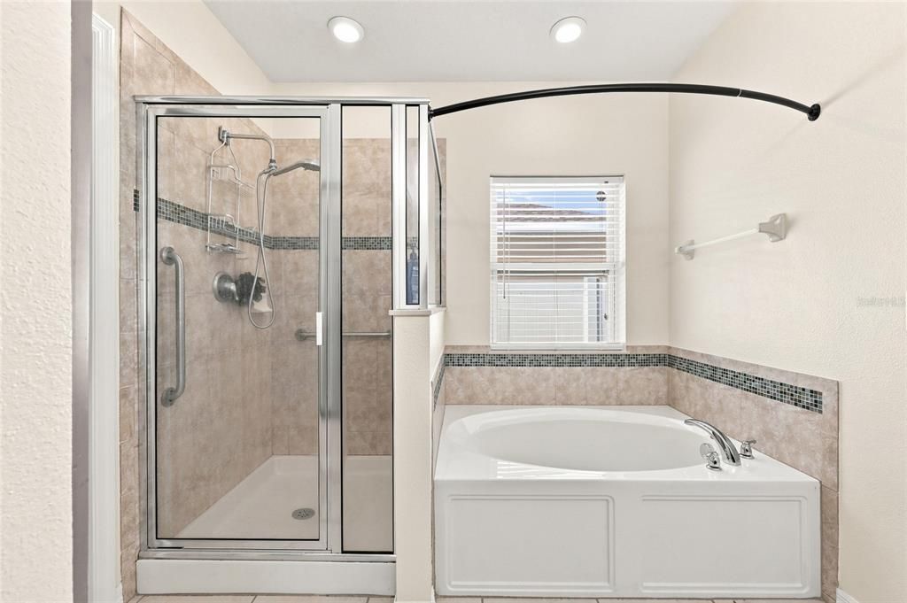 На продажу: $395,000 (4 спален, 2 ванн, 1820 Квадратных фут)