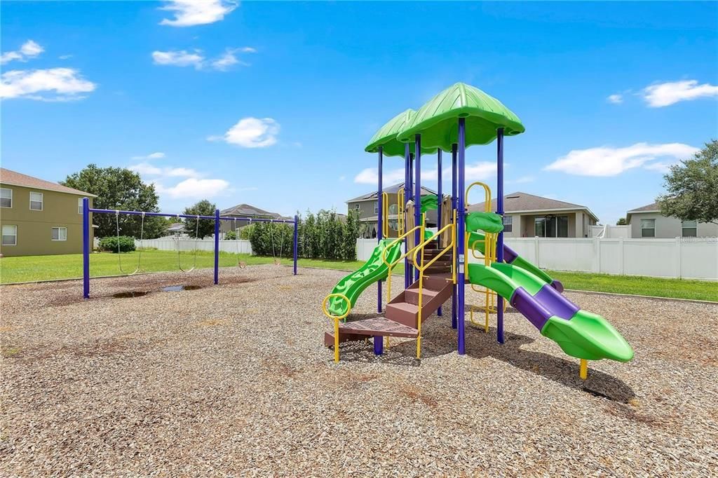 На продажу: $395,000 (4 спален, 2 ванн, 1820 Квадратных фут)