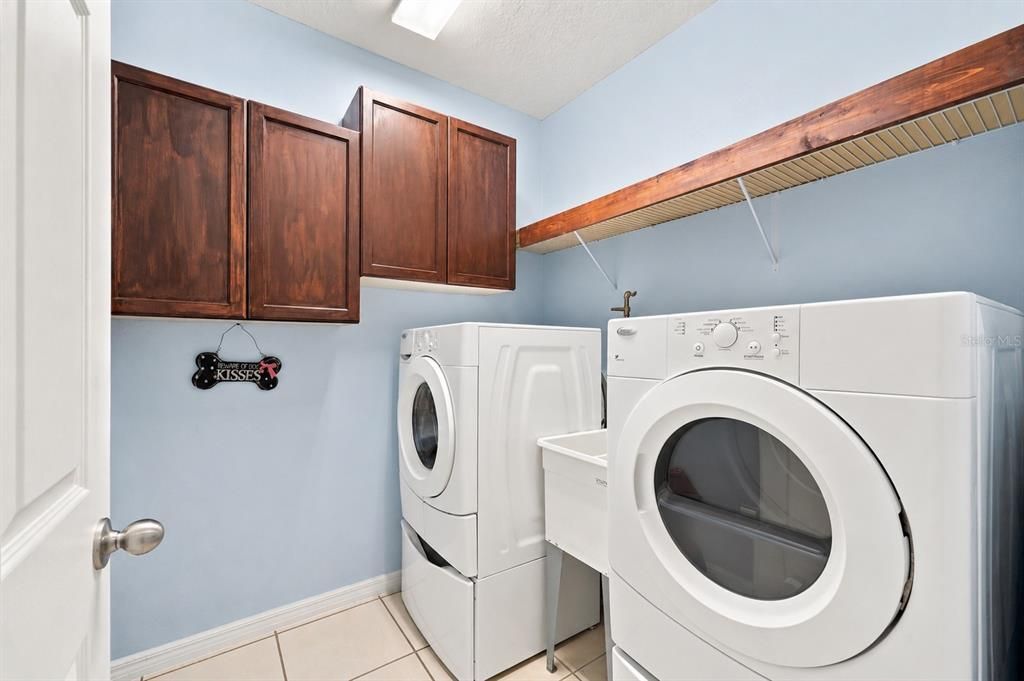 На продажу: $395,000 (4 спален, 2 ванн, 1820 Квадратных фут)