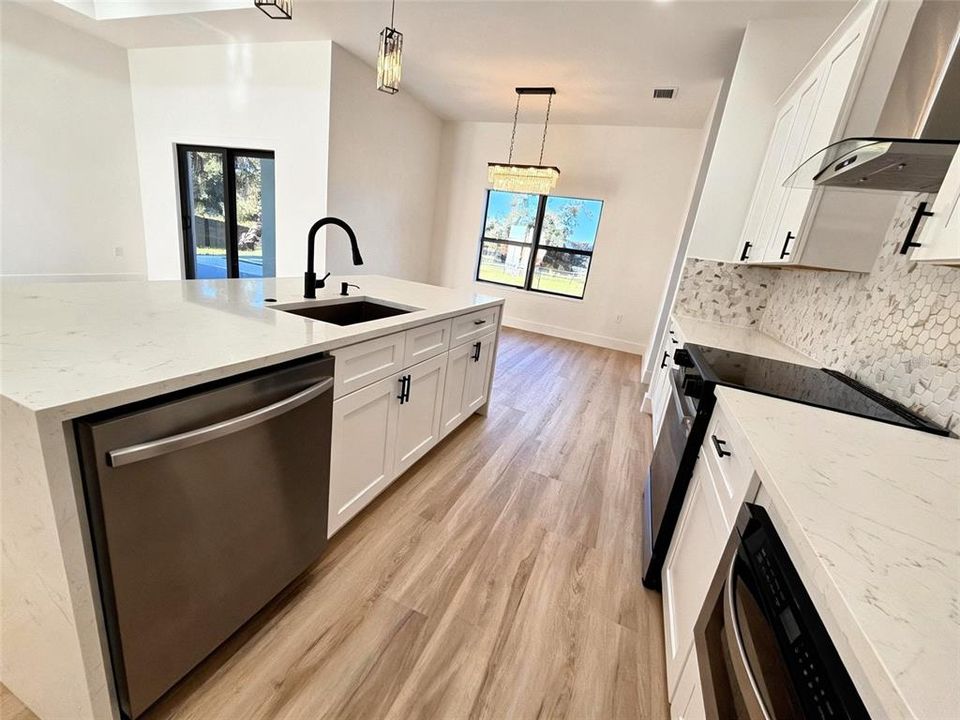 На продажу: $459,999 (3 спален, 2 ванн, 1741 Квадратных фут)