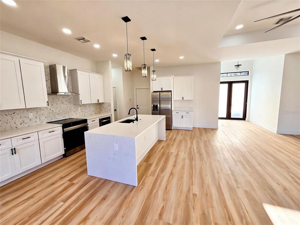 На продажу: $459,999 (3 спален, 2 ванн, 1741 Квадратных фут)