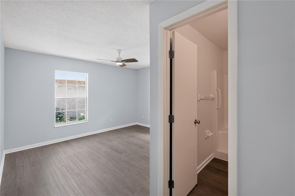 For Sale: $143,990 (2 beds, 2 baths, 858 Square Feet)