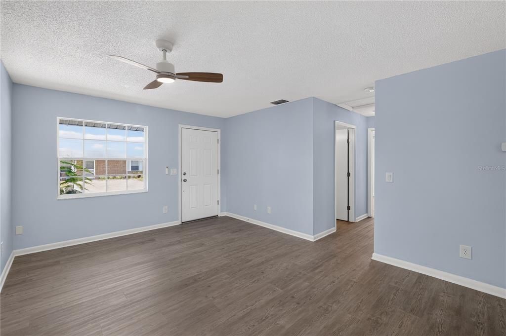 For Sale: $143,990 (2 beds, 2 baths, 858 Square Feet)