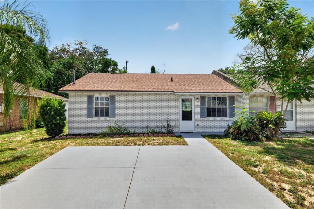 For Sale: $143,990 (2 beds, 2 baths, 858 Square Feet)