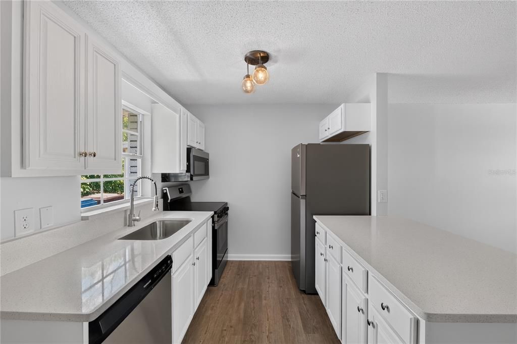 For Sale: $143,990 (2 beds, 2 baths, 858 Square Feet)