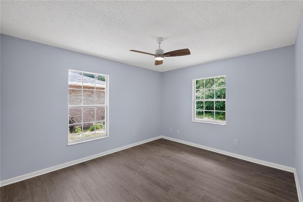For Sale: $143,990 (2 beds, 2 baths, 858 Square Feet)