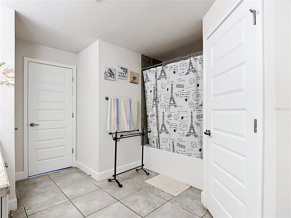 En Venta: $364,000 (4 camas, 3 baños, 2237 Pies cuadrados)