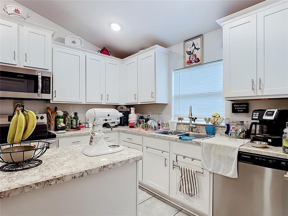 En Venta: $364,000 (4 camas, 3 baños, 2237 Pies cuadrados)