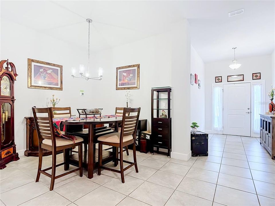 En Venta: $364,000 (4 camas, 3 baños, 2237 Pies cuadrados)